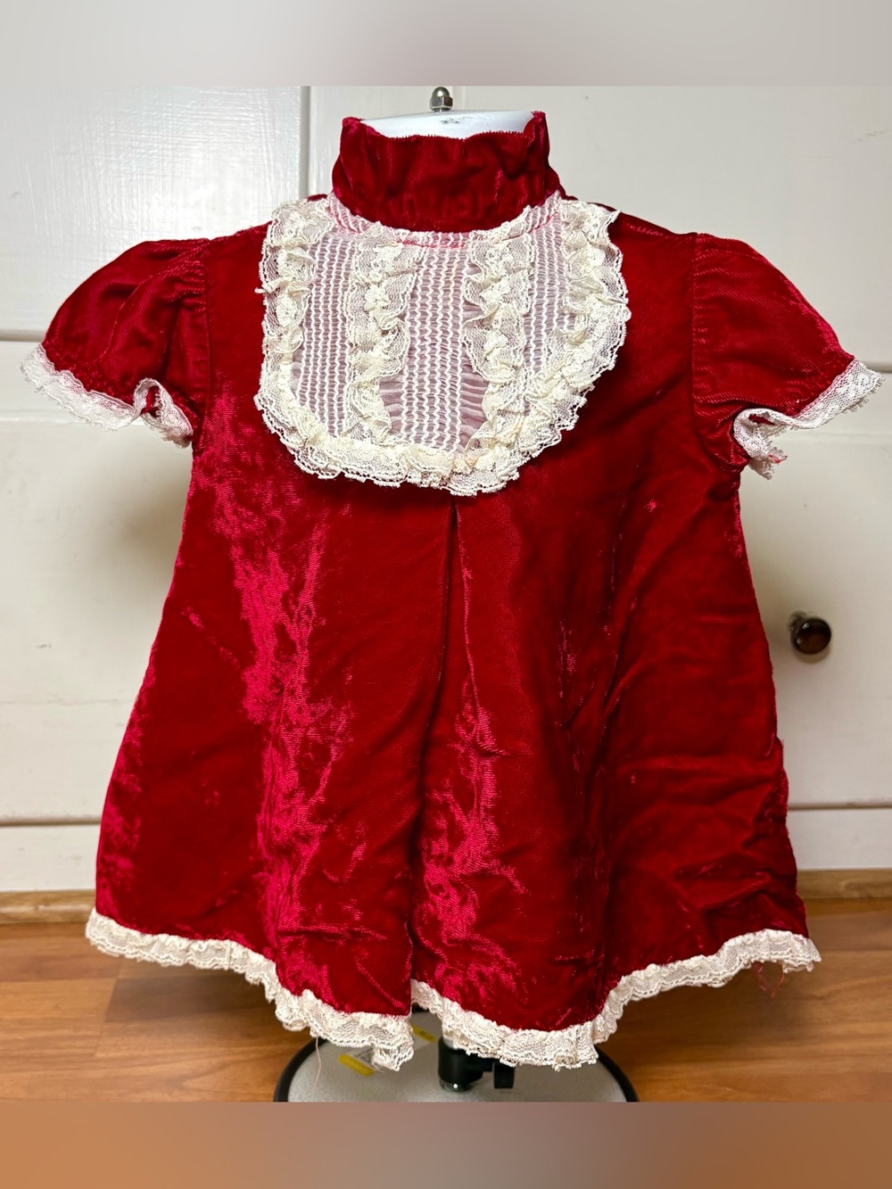 Vintage 70s Baby Girl Red Velvet Lace Trim Short Sleeve Dress